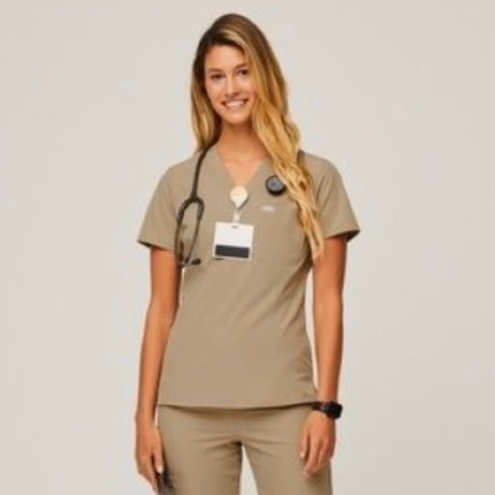 FIGS scrub set